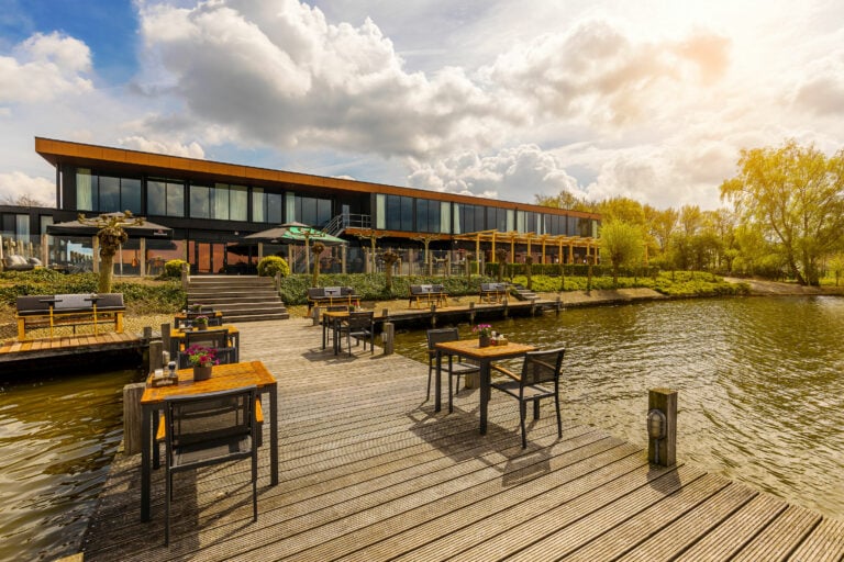 Postillion Hotel Amersfoort Veluwemeer met terras