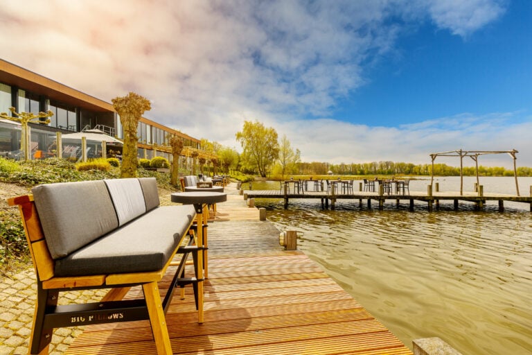 Terras aan het veluwemeer bij Postillion Hotel Amersfoort